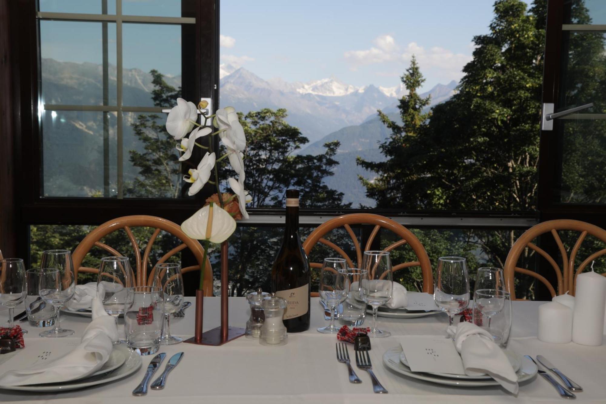 Hotel-Restaurant Le Mont Paisible, Crans-Montana Ngoại thất bức ảnh